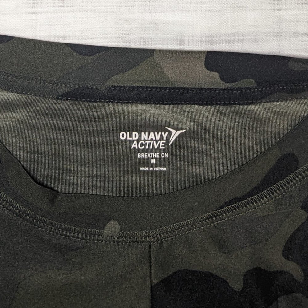 Old Navy Active Long Sleeve Medium Top Camo - Picture 6 of 7